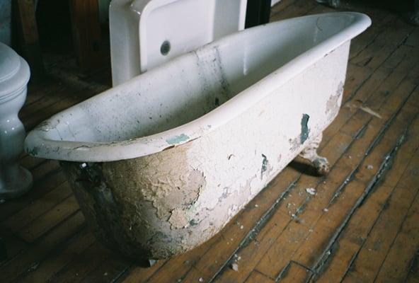 Vintage clawfoot bathtubs don't have to be thrown in the landfill - they can be refinished and restored to better than new.