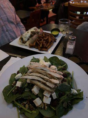 Spinach salad with grilled chicken