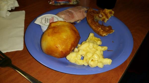 Great rolls and good mac n cheese great ham