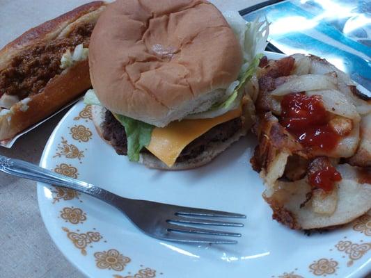 Hot Dog, Cheeseburger & fried potatoes