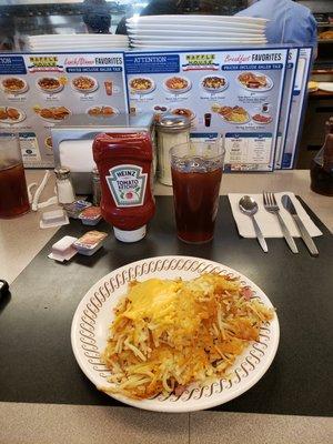 Hashbrowns with unsweet tea.