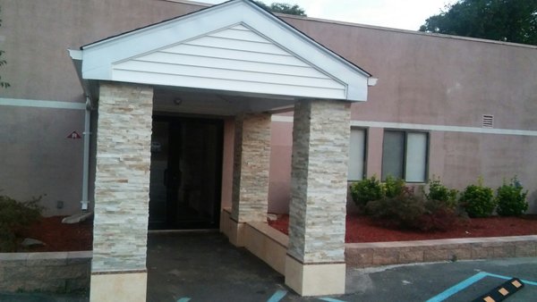 MAIN ENTRANCE TO BUDDHA HALL