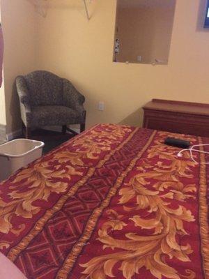 Pretty chill, classic room. Not the softest bed ever but decent