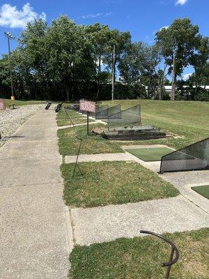 Rubber tee area, also area with grass to tee off from.