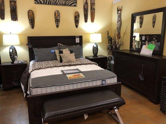 4 pc Bedroom set on SALE