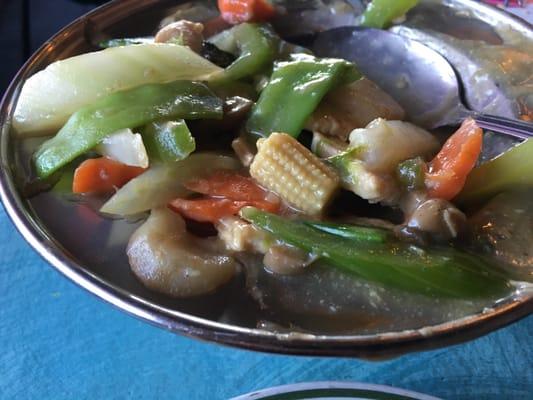 The moo goo gai pan is very good, lots of veggies!