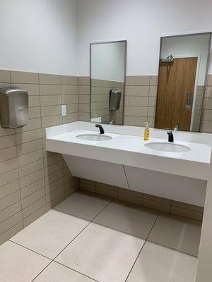 Nice cleaned bathroom at Honda service Tarrytown location