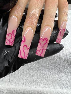 Pink French tips - Nail art "freestyle hearts"