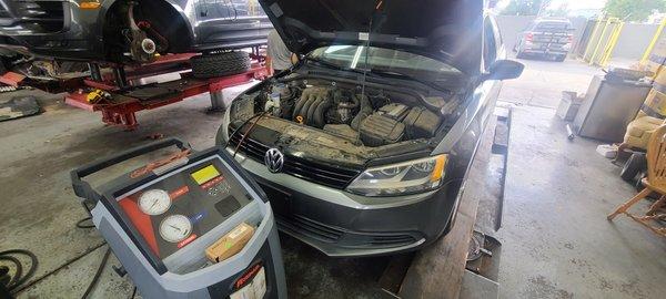 Volkswagen getting AC system evacuated and recharged