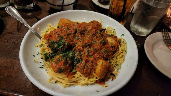 Cappesante. Scallops and linguine.