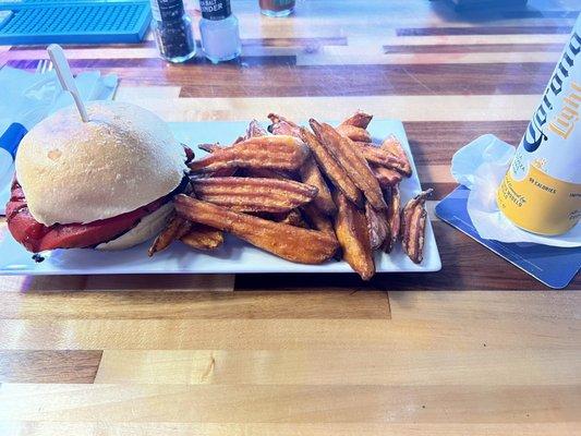 It's not easy to eat vegan in the Island Schooners has an option - Portabella burger and sweet potato wedges