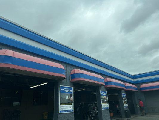 No line in car wash and only two cars being detailed