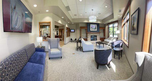 Have a cup of coffee or tea in our comfortable and relaxing lobby.