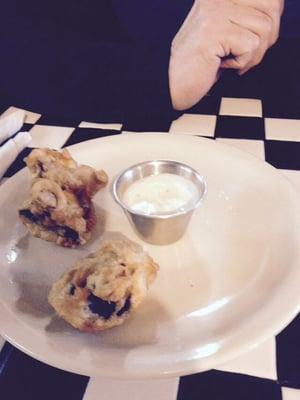 I had to get this pic of the fried mushrooms fast because Eddie was snapping them up.