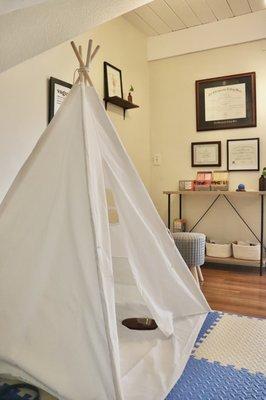 A play area for kids! Featuring a fan favorite: the teepee!