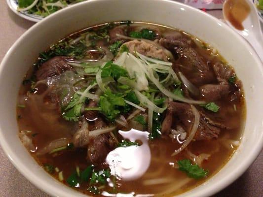 Bun bo hue with tendon and beef