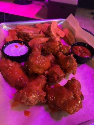 Buffalo wings & potato wedges!