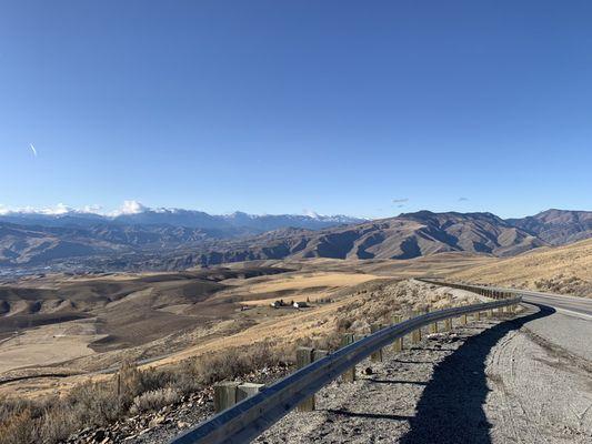 Road heading towards Wenatchee and East Wenatchee.