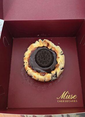 Mini size Oreo cheesecake with topping option.