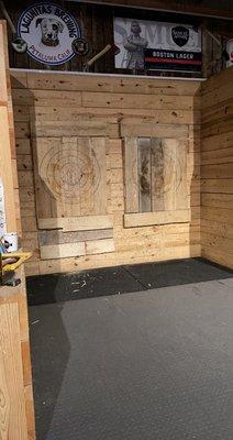 Ax throwing target