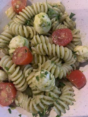 Pesto pasta salad