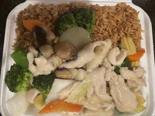 Moo Goo Gai Pan w/ fried rice