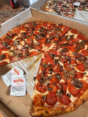 XL Pepperoni and mushroom