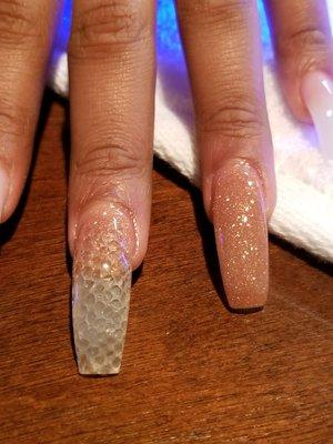 Specialize in authentic snakeskin nails