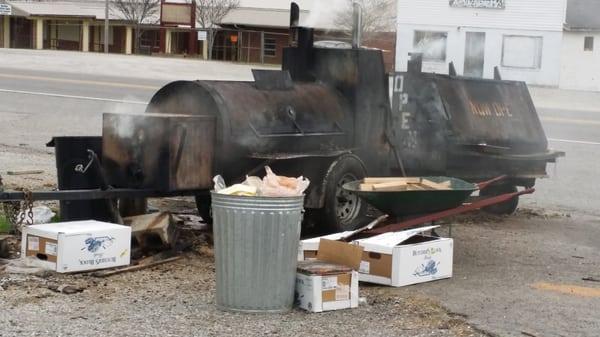 Ain't no better way to advertise than to place your smokers out by the road...so everyone not only sees it but smells it!