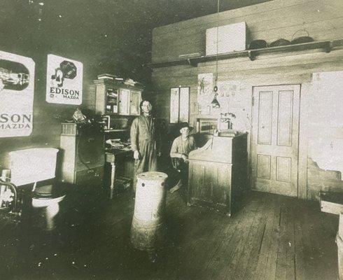 The Silvernails showing how the toilet works in 1917