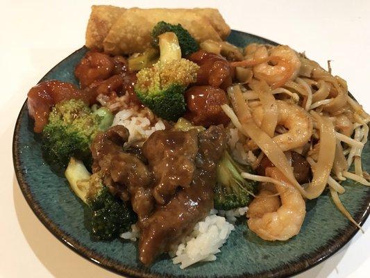 Egg roll, beef & broccoli, general tso's, Pad Thai