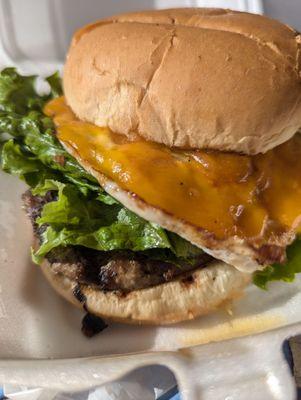 Brunch Burger w/ bacon & fried egg. Had Hot thin shoestring fries& Hershey's Play Doh ice cream. Friendly diner atmosphere & jukebox.