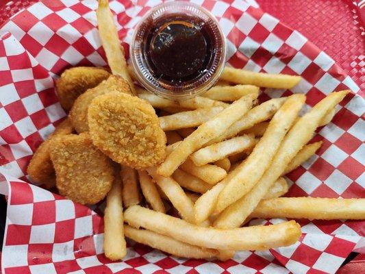 DELICIOUS vegan chicken nuggets!!! Run, don't walk, to get some!!!