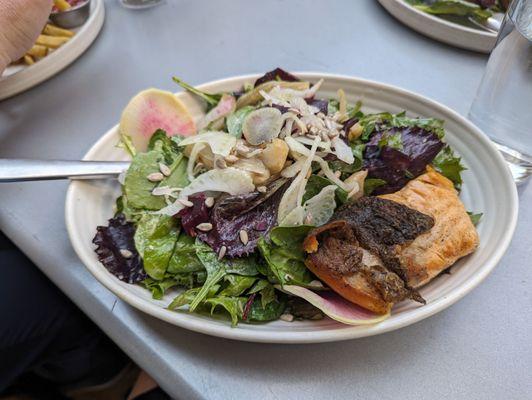 Green goddess salad with salmon