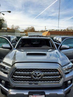 2018 Toyota Tacoma windshield replacement