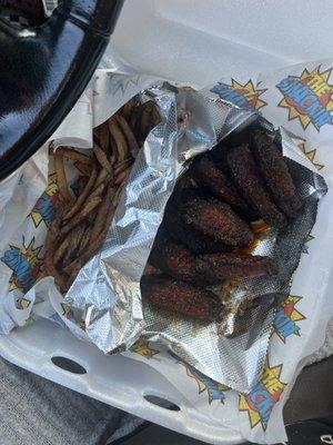 Smacking Lemon Pepper Wings & Fries