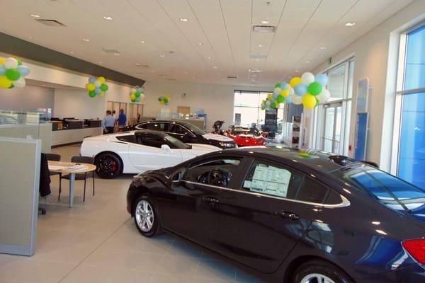 Lynch Mukwonago Chevy showroom