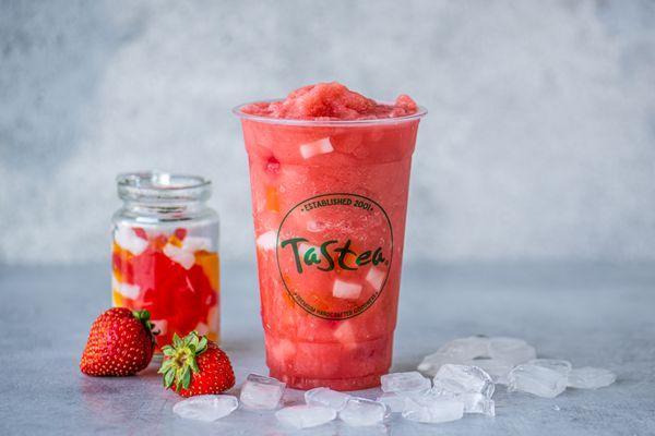 Amazing Strawburst - strawberry, raspberry & honeydew slushy with rainbow jelly