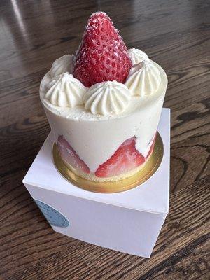 Strawberry cream cake