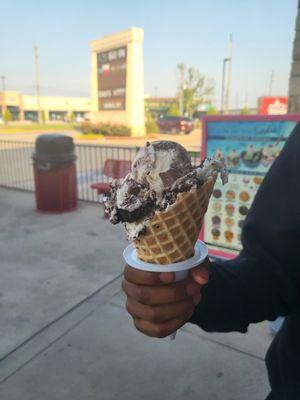 Waffle cone with cookies and cream flavor !