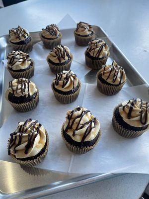 Snickers Cupcakes