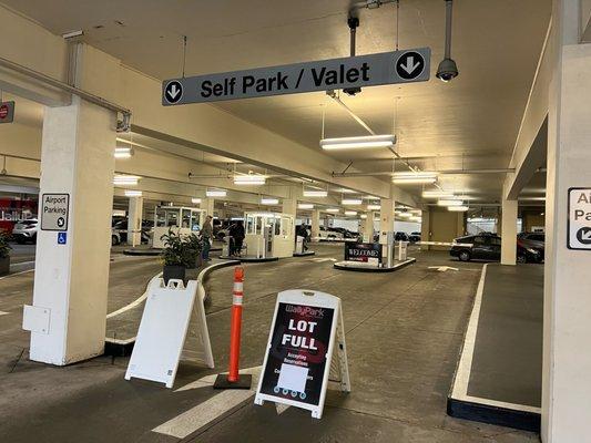 WallyPark Airport Parking - Premier Garage