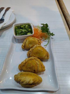 Veggie curry puff