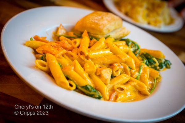 Santa Fé Pasta
 Pasta penne with spicy pepper cream sauce.