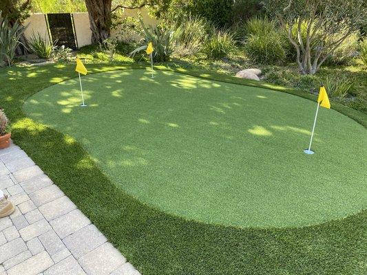 300 sf putting green