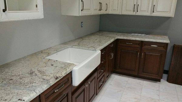 Sienna Bordeaux Kitchen Counter Top with White Farm Sink