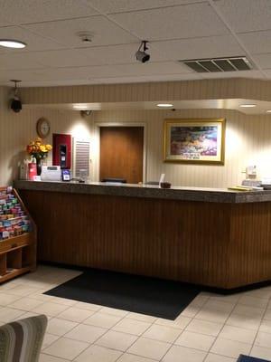 Front Desk.... Notice no one there!