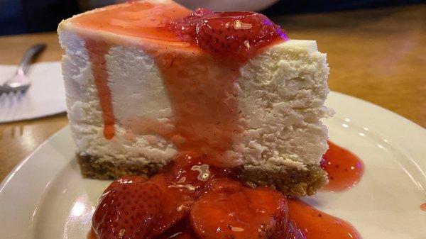 Strawberry cheesecake with plentiful sauce