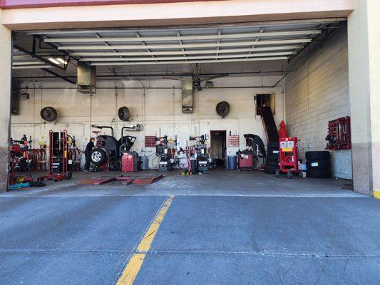 Pull into this store to have my 4 discount tires air.pressure checked. Im told sorry we dont check air pressure