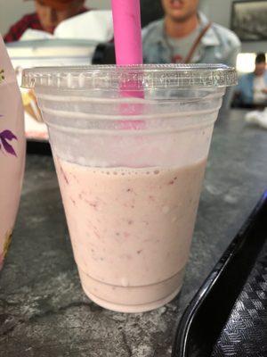 Strawberry shake. (Medium)